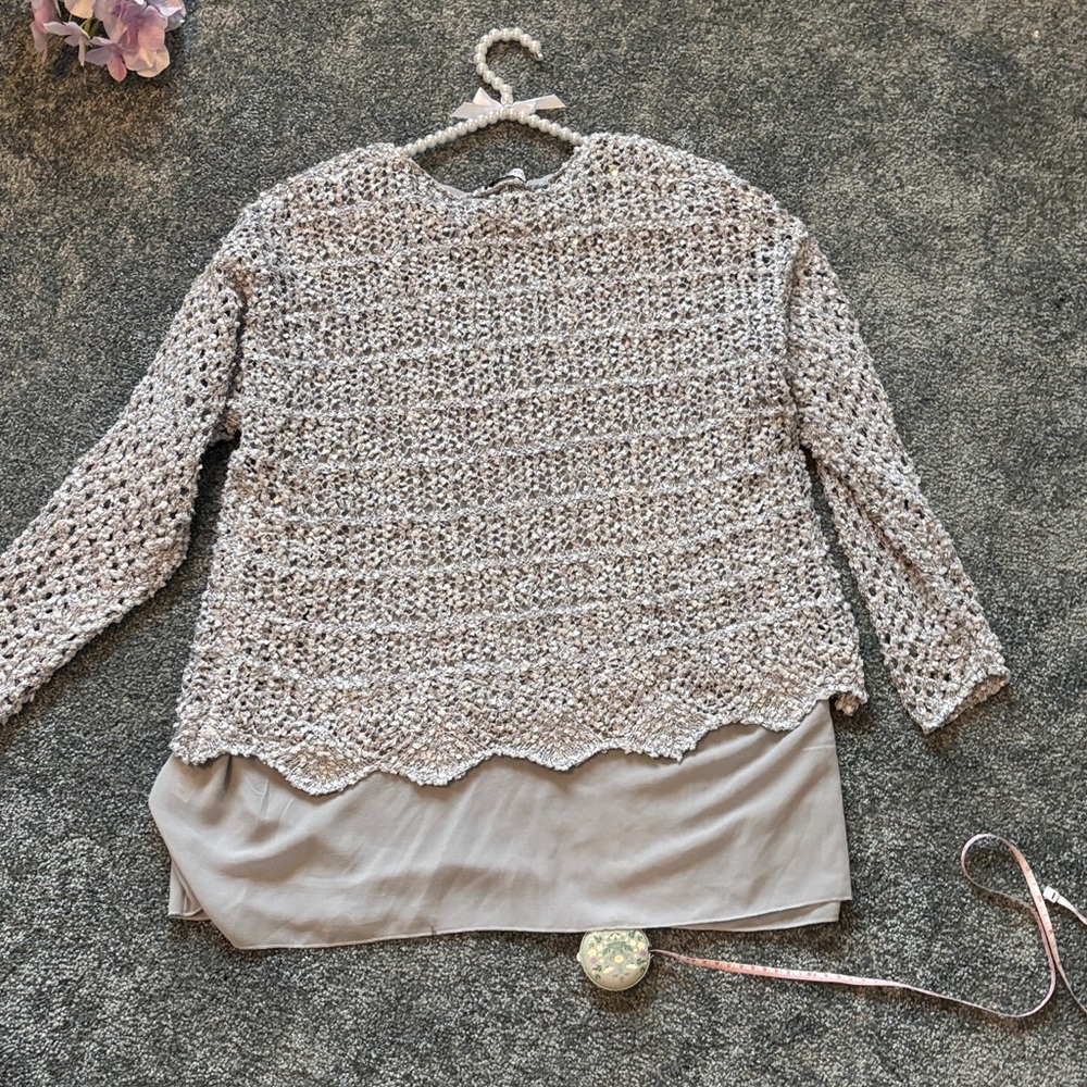 Ladies silver dressy Sweater. Sz L - Picture 8 of 12